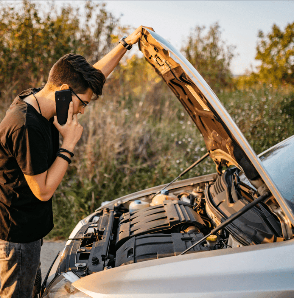 Driver calling for an emergency car maintenance assistance